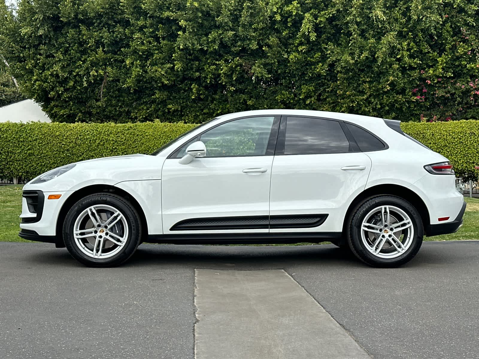 Thumbnail: 2025 Porsche Macan - 2