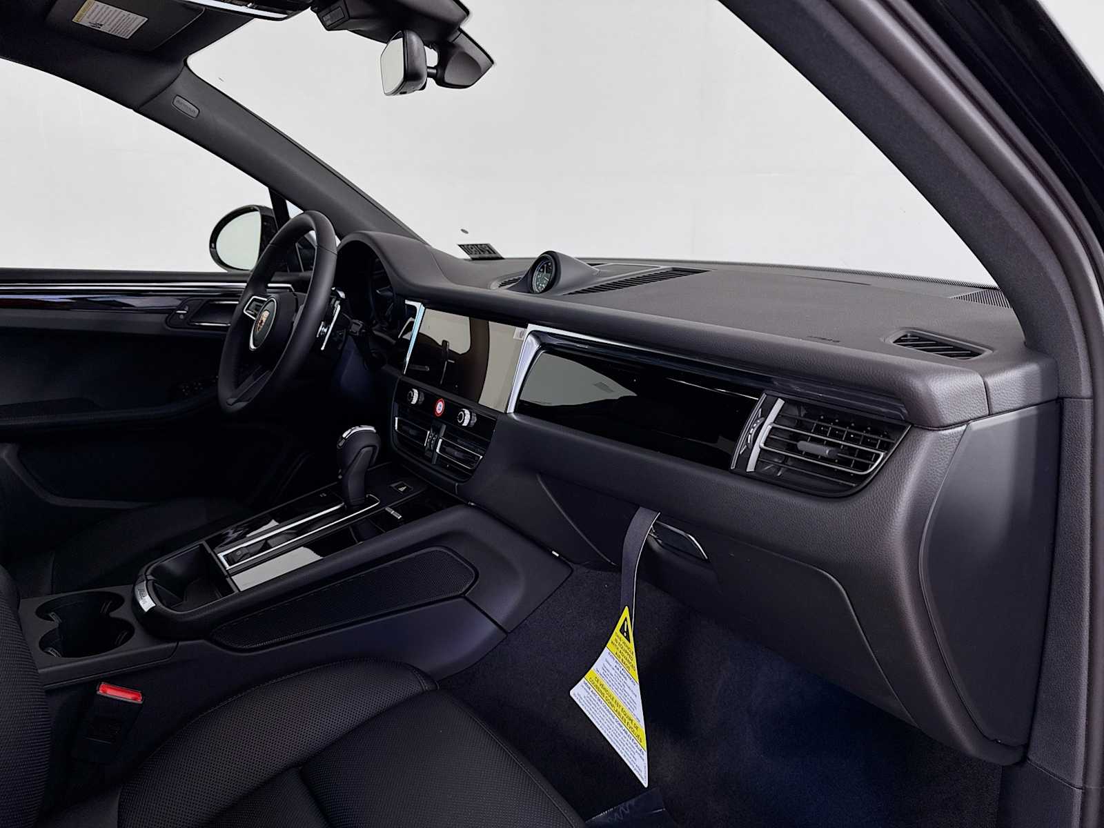 Thumbnail: 2026 Porsche Macan - 22