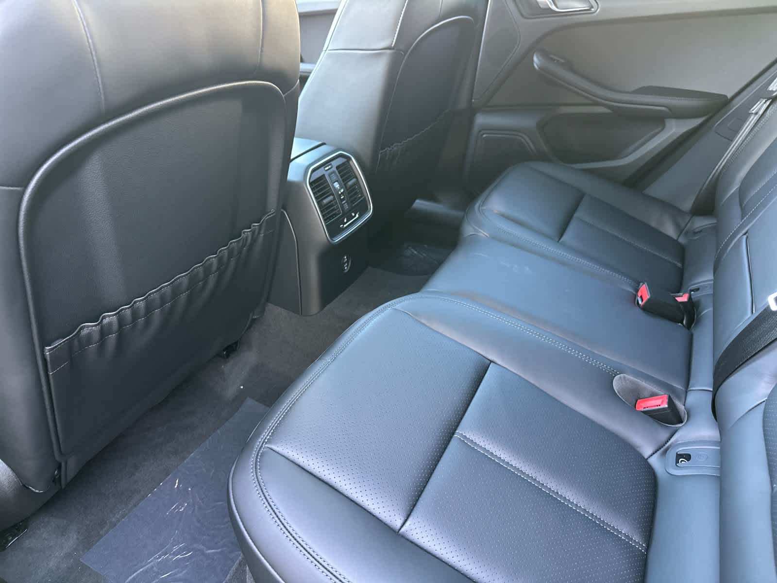 Thumbnail: 2026 Porsche Macan - 13