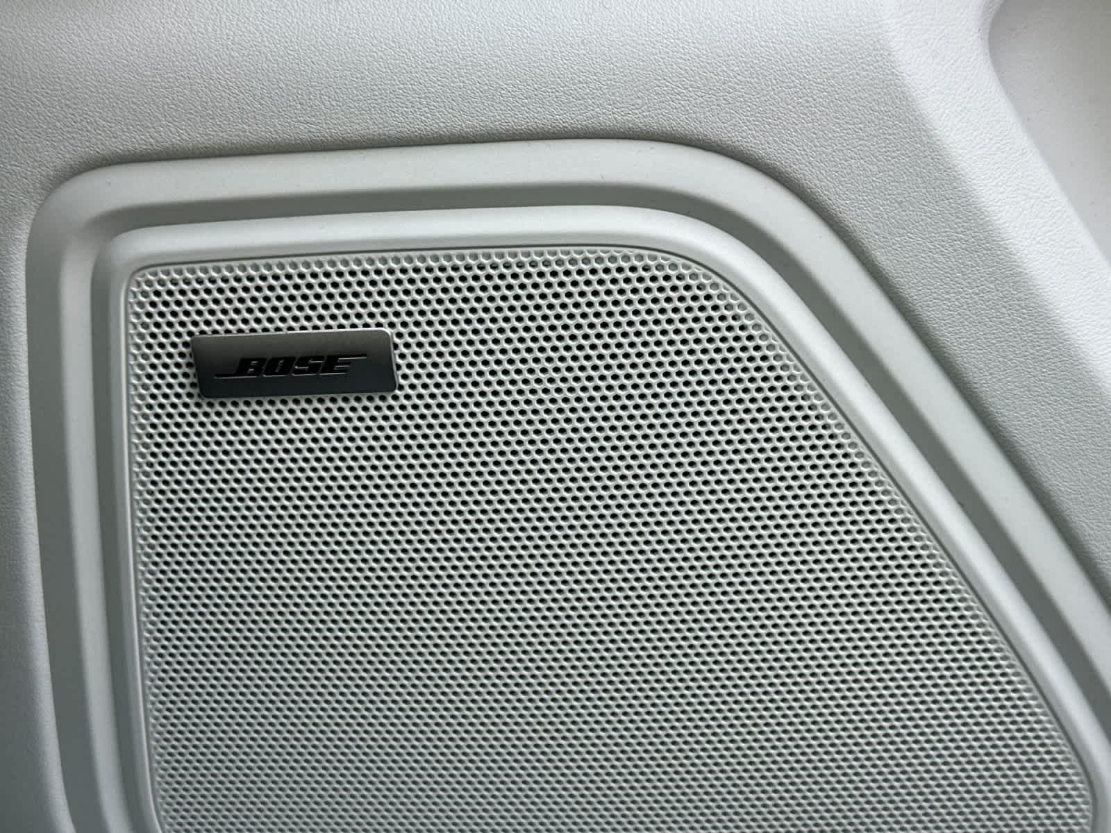 Thumbnail: 2026 Porsche Macan - 20