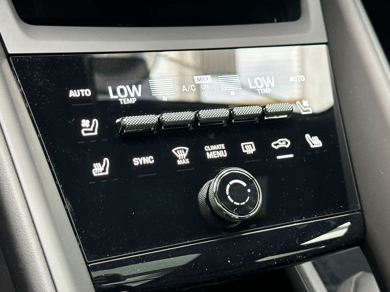 Thumbnail: 2026 Porsche Macan - 23