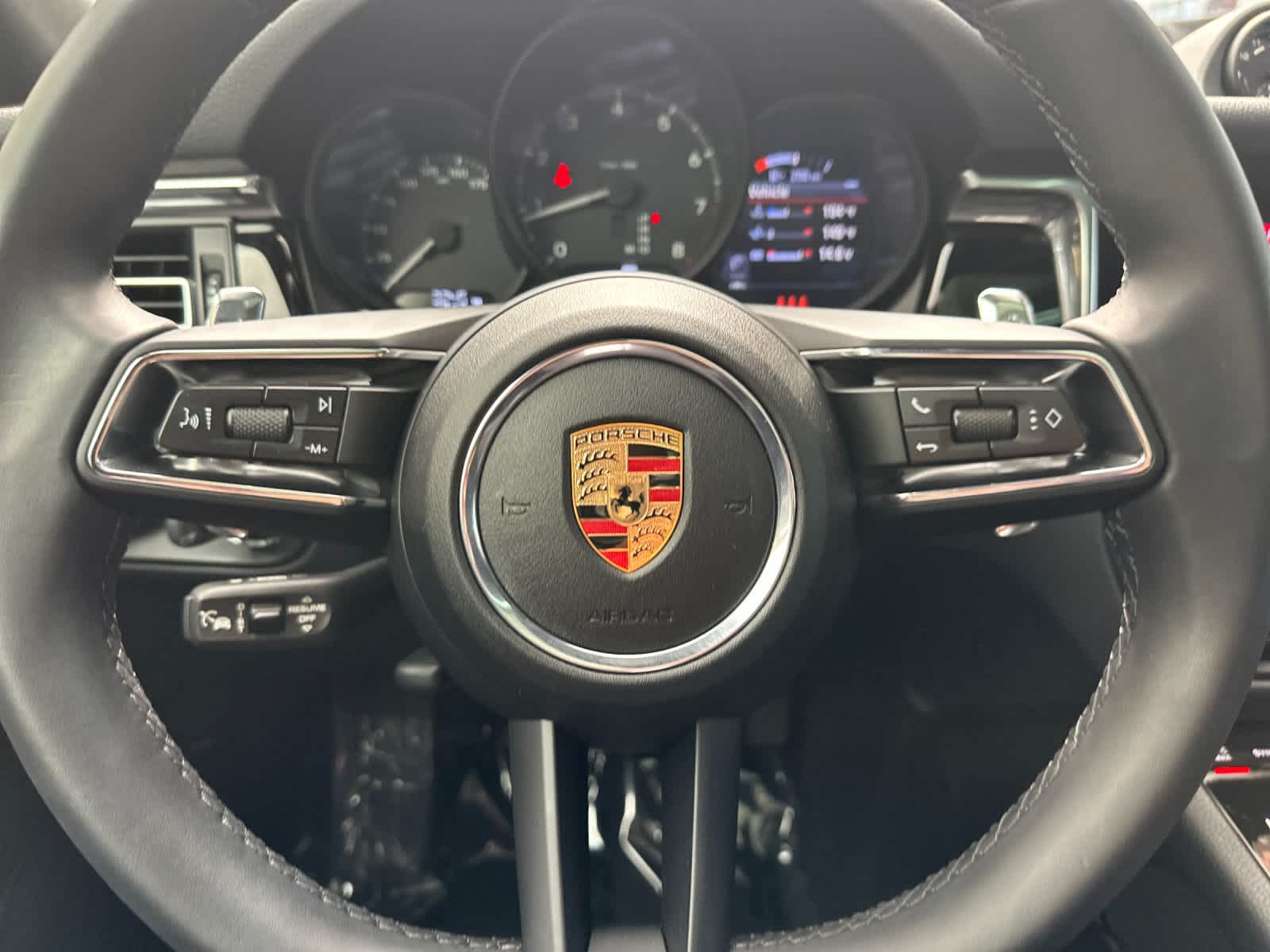 Thumbnail: 2025 Porsche Macan - 25
