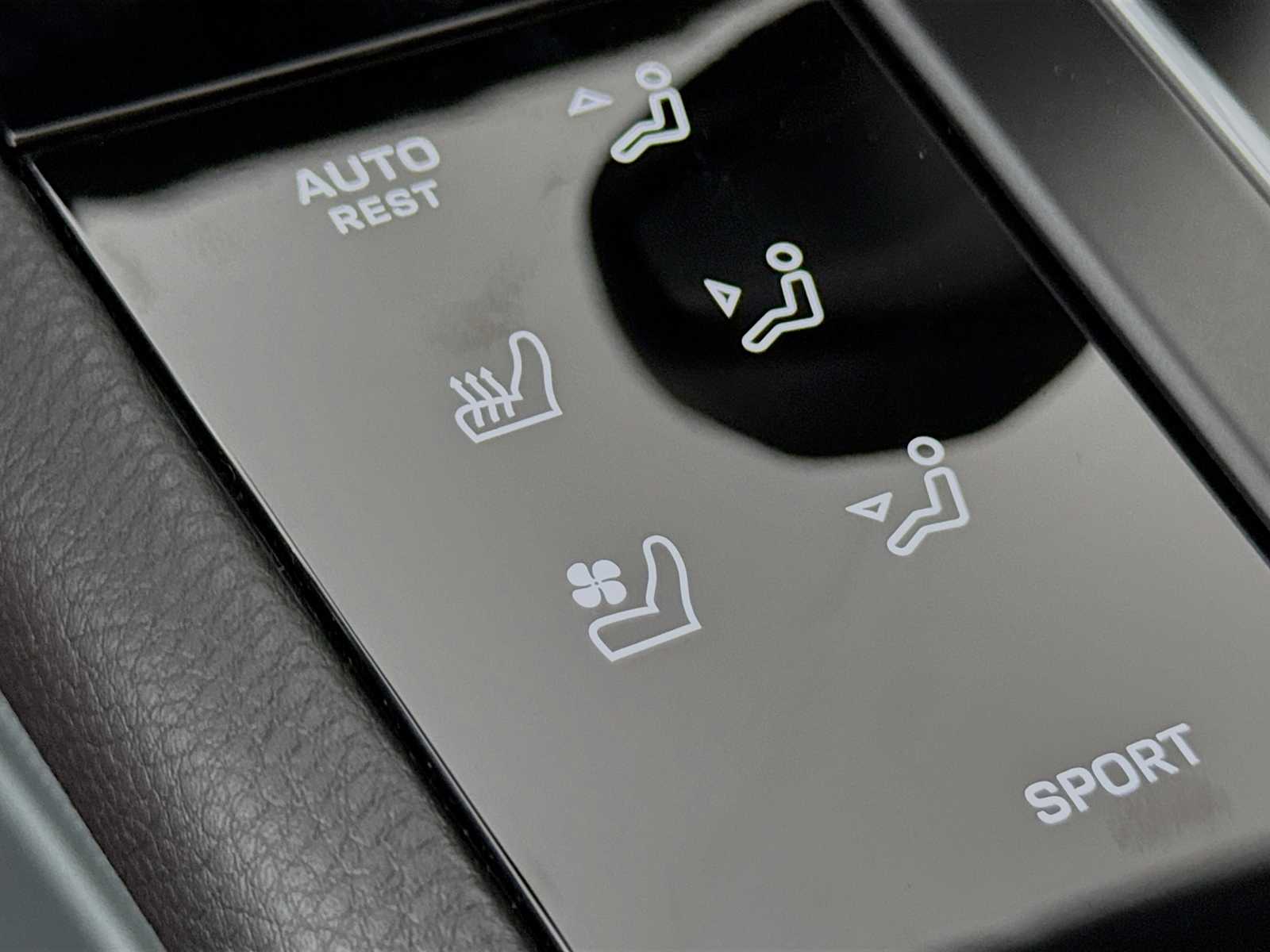 Thumbnail: 2026 Porsche Macan - 16