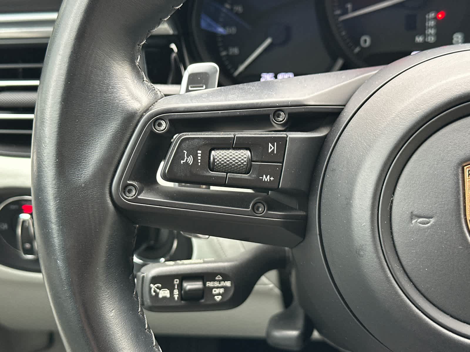 Thumbnail: 2023 Porsche Macan - 25