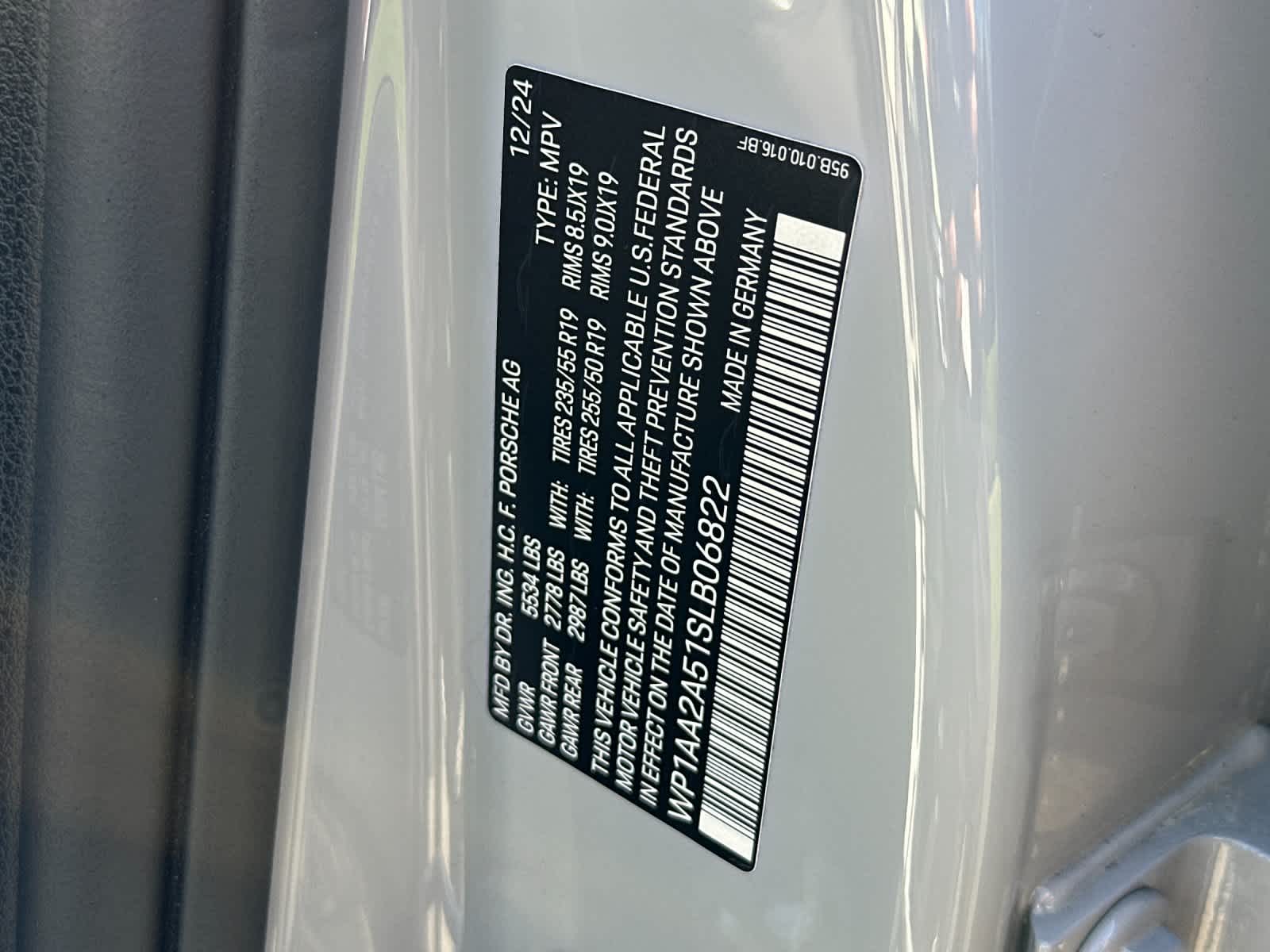 Thumbnail: 2025 Porsche Macan - 32