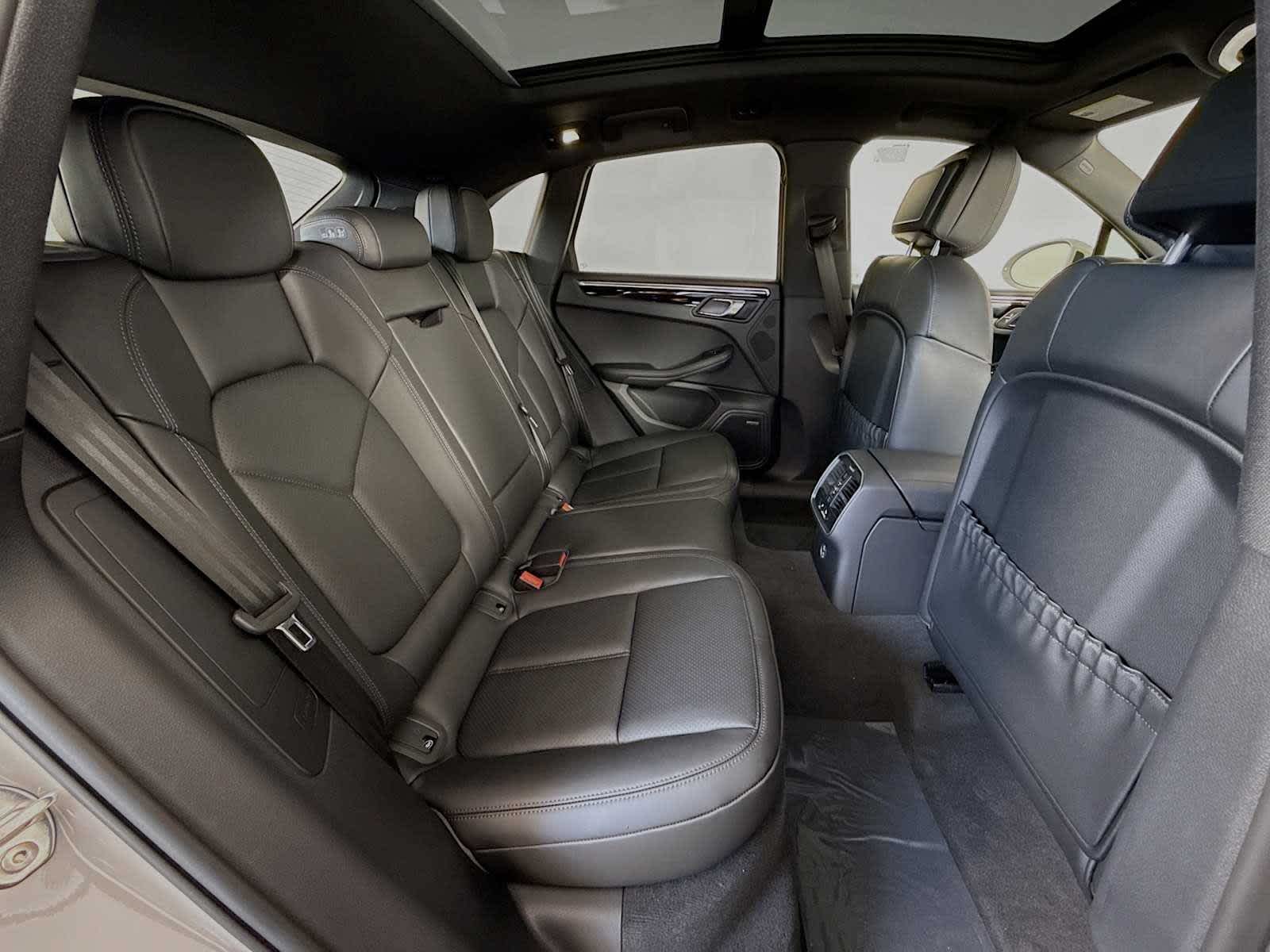 Thumbnail: 2026 Porsche Macan - 22