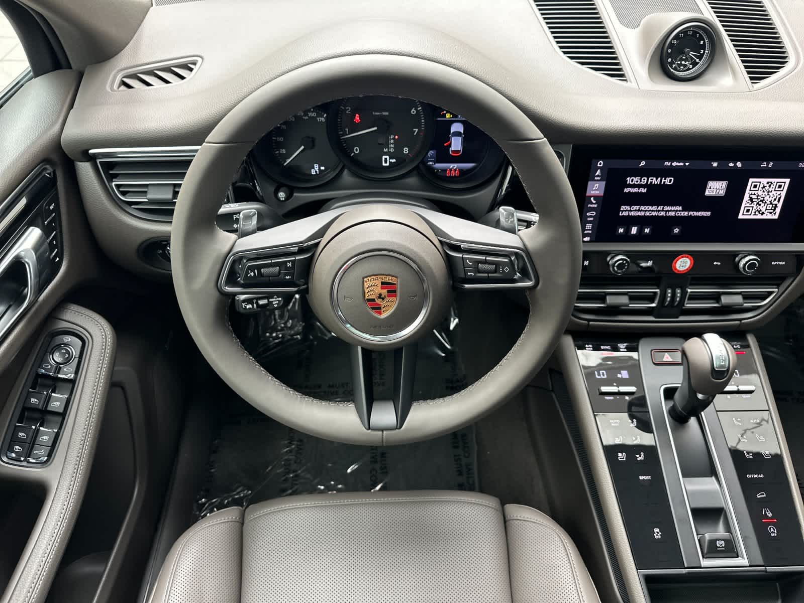 Thumbnail: 2026 Porsche Macan - 15