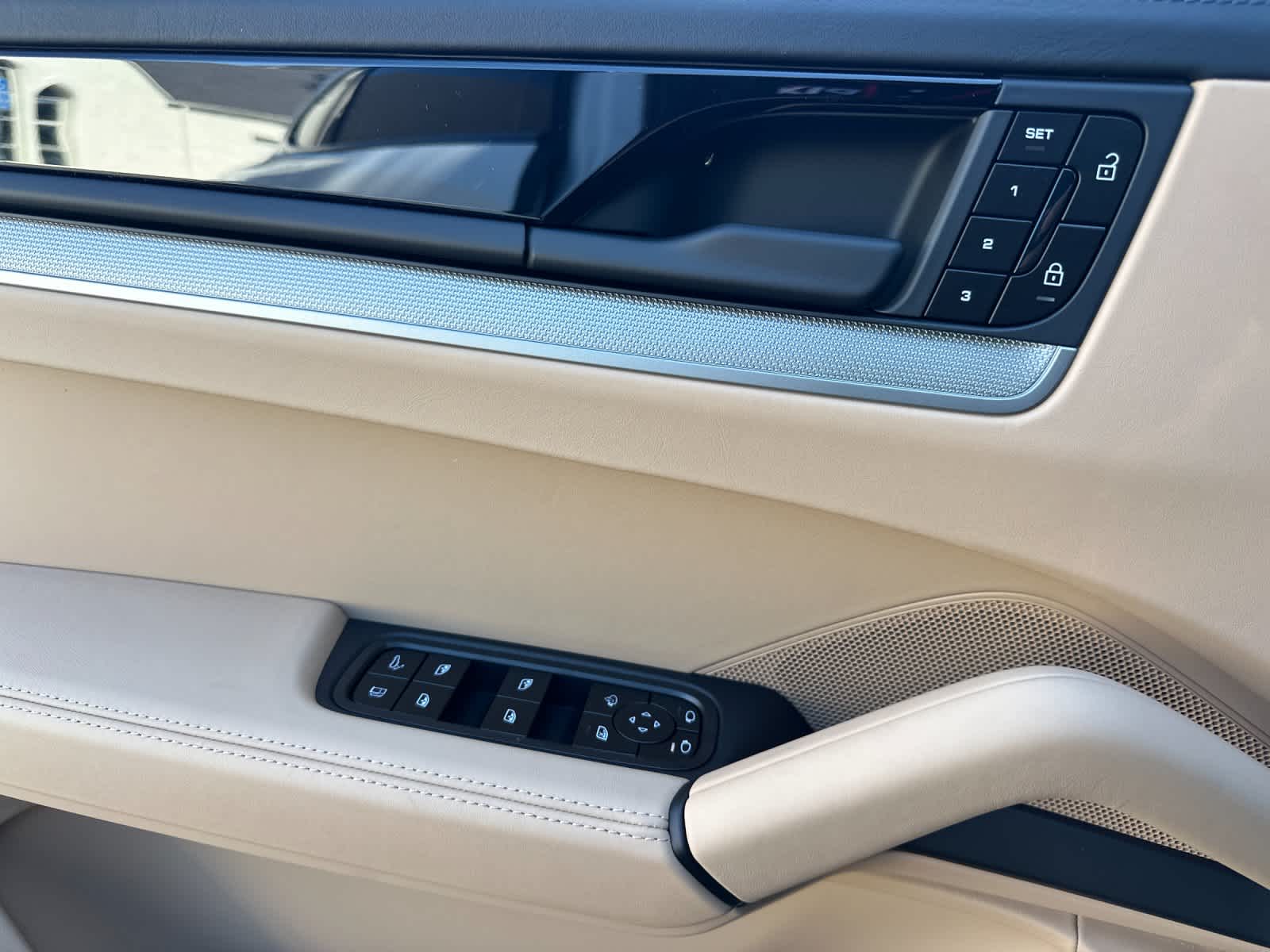 Thumbnail: 2026 Porsche Cayenne - 12