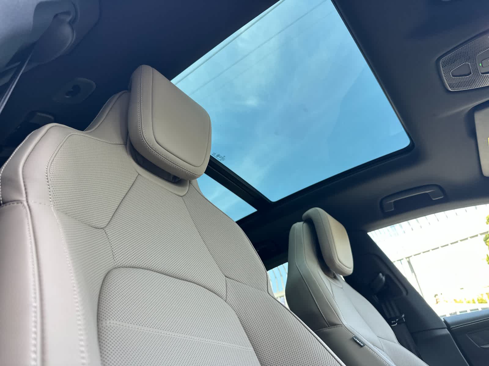 Thumbnail: 2026 Porsche Macan - 18