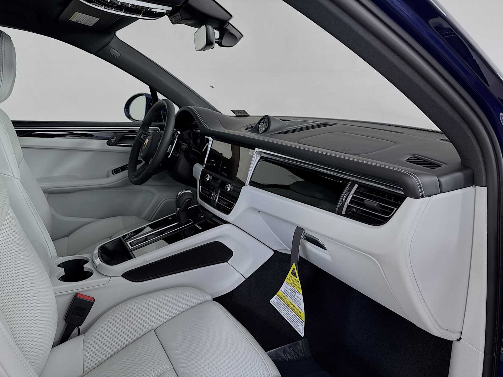 Thumbnail: 2026 Porsche Macan - 22