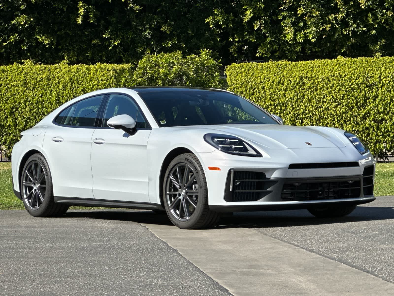 Thumbnail: 2026 Porsche Panamera - 10