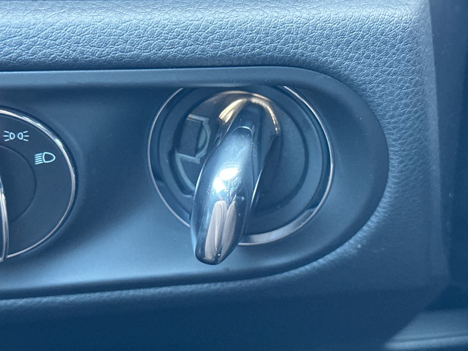 Thumbnail: 2026 Porsche Macan - 25