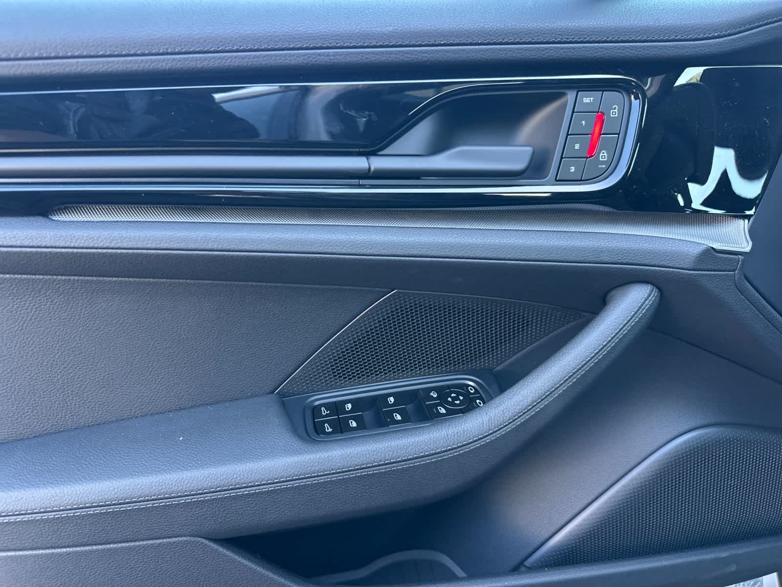 Thumbnail: 2026 Porsche Panamera - 12