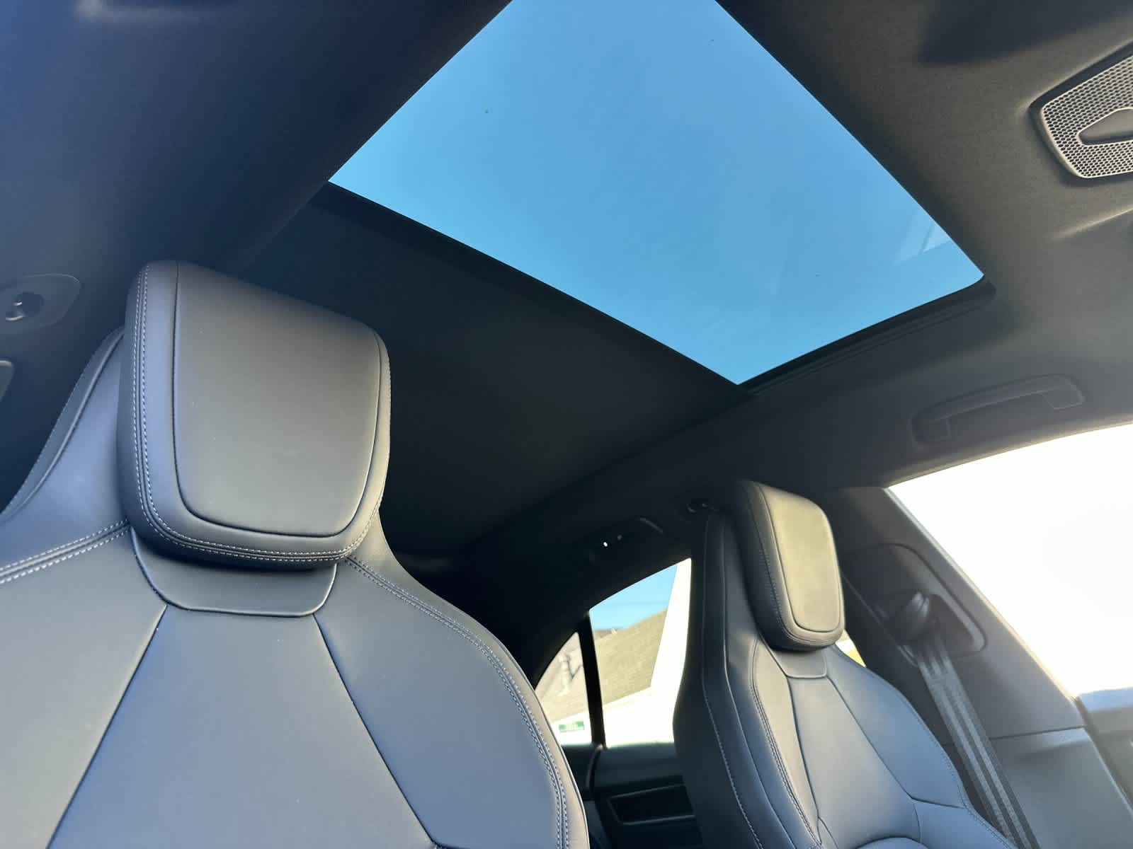 Thumbnail: 2026 Porsche Macan - 18