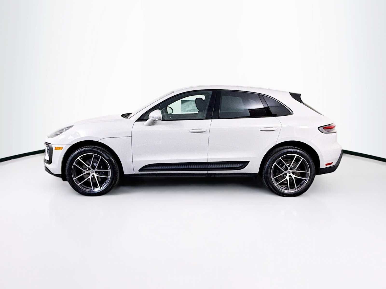 Thumbnail: 2026 Porsche Macan - 2