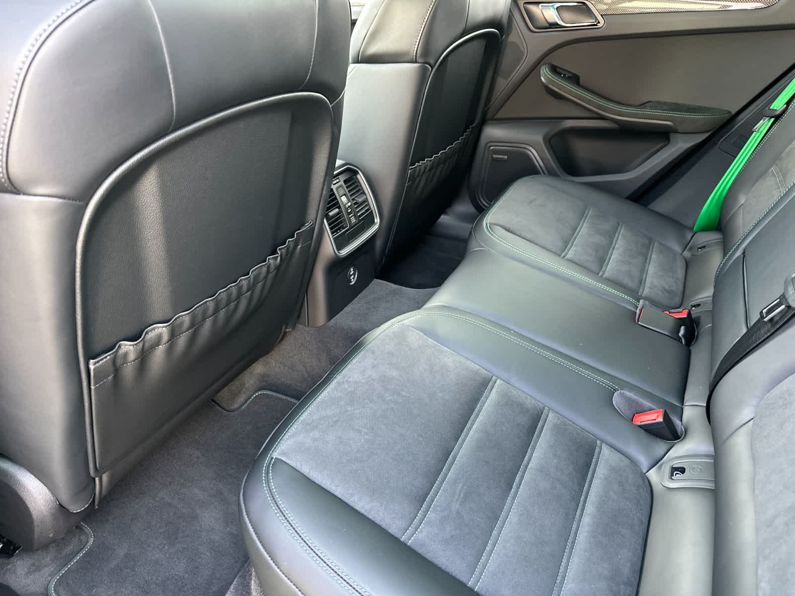 Thumbnail: 2026 Porsche Macan - 13