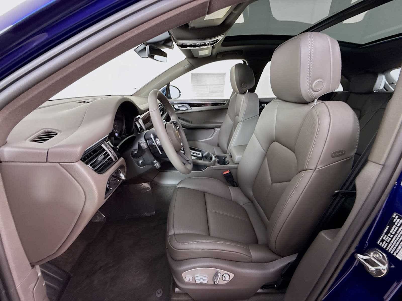 Thumbnail: 2026 Porsche Macan - 5