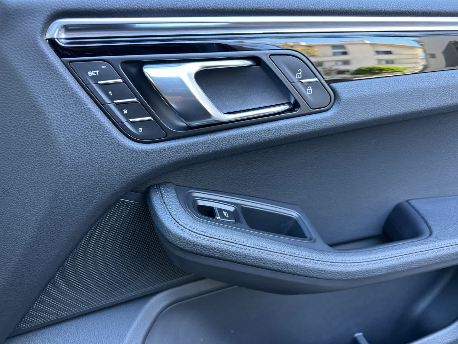 Thumbnail: 2025 Porsche Macan - 19