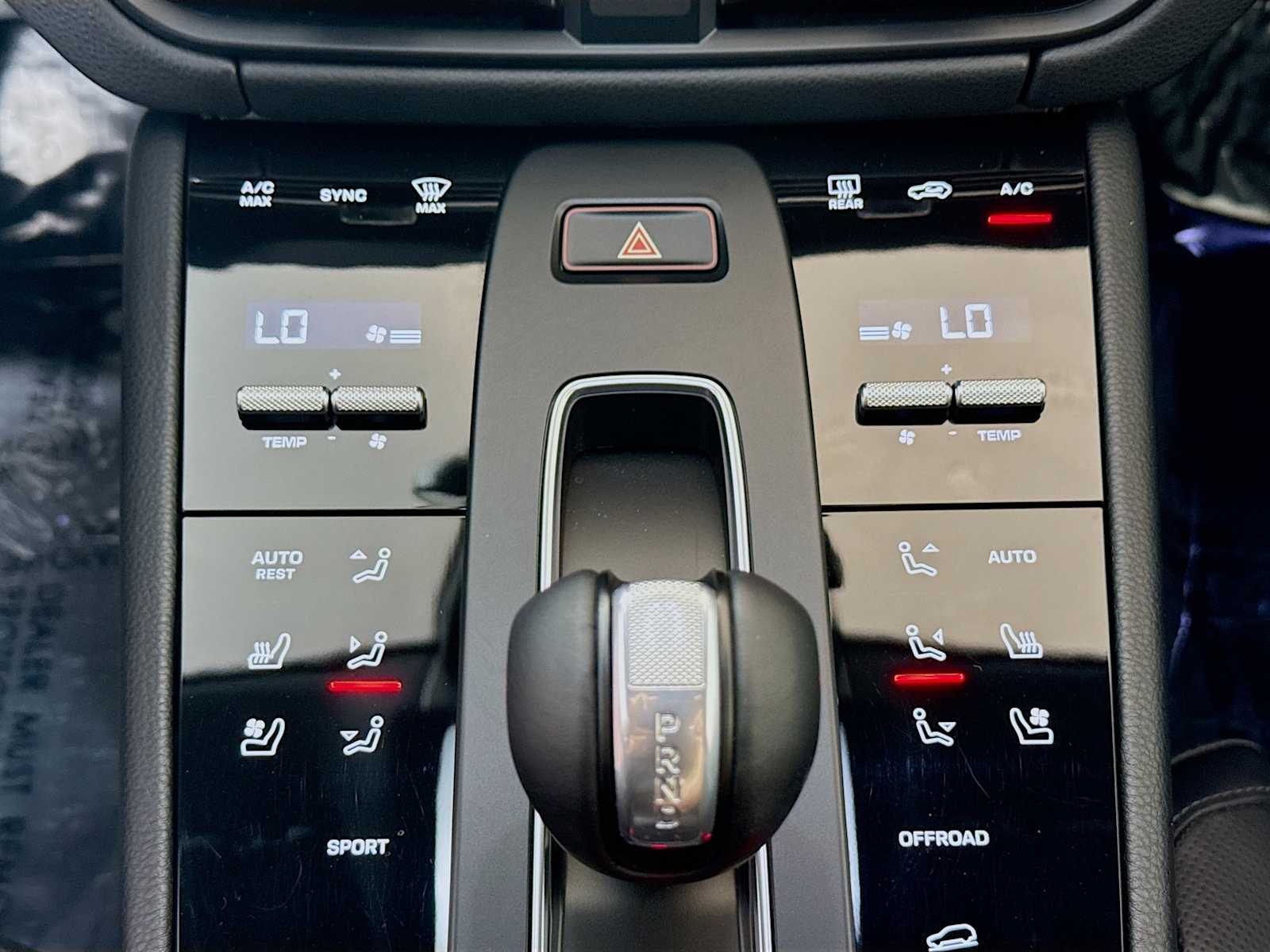 Thumbnail: 2022 Porsche Macan - 13