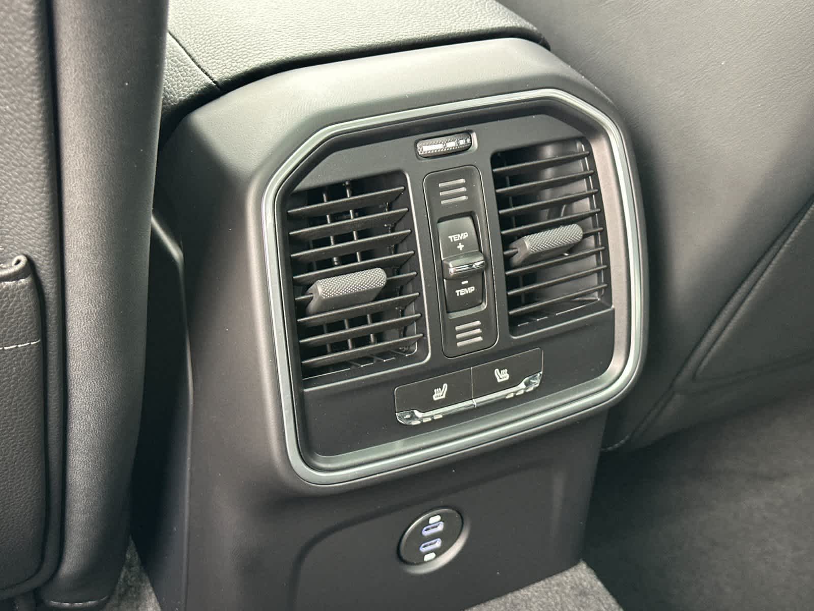 Thumbnail: 2026 Porsche Macan - 14