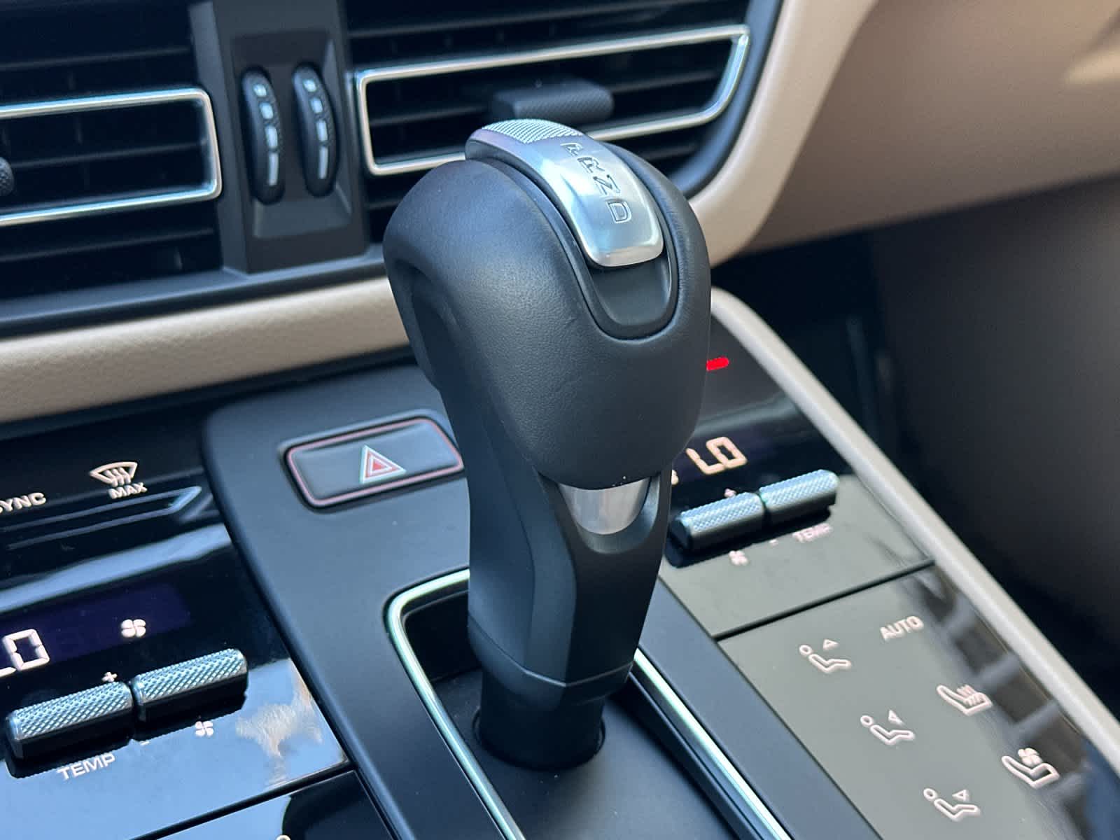 Thumbnail: 2025 Porsche Macan - 24