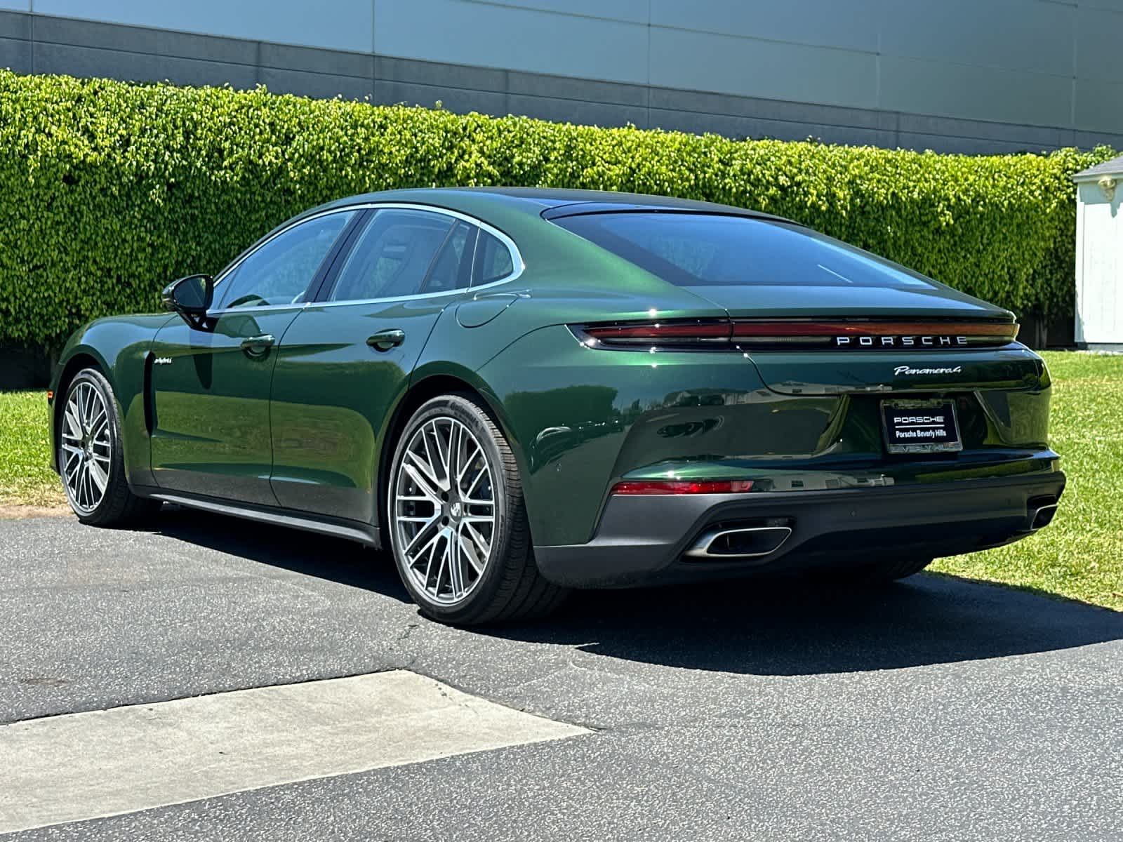 Thumbnail: 2026 Porsche Panamera - 3