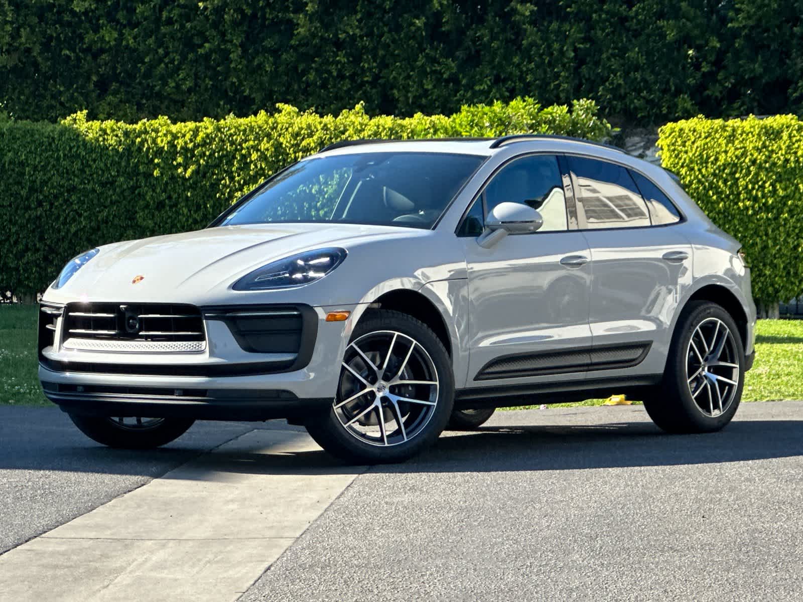 Thumbnail: 2026 Porsche Macan - 1