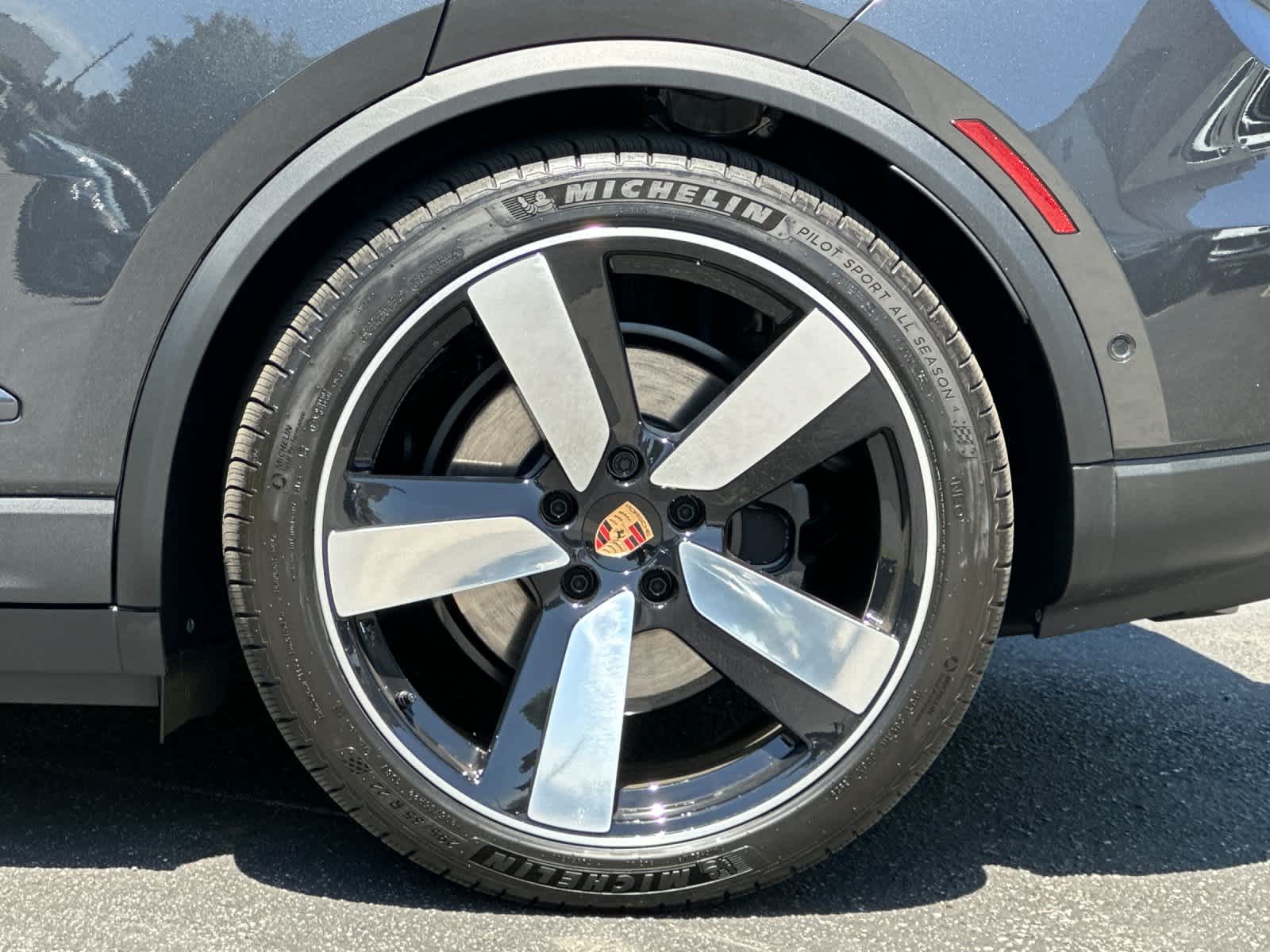 Thumbnail: 2026 Porsche Macan - 32