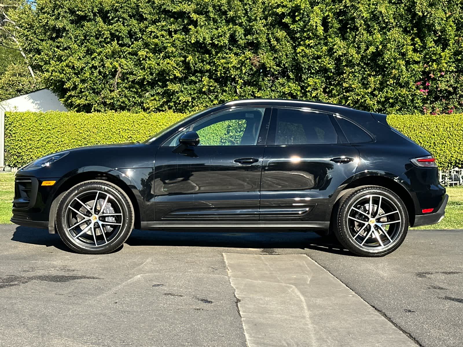 Thumbnail: 2025 Porsche Macan - 2