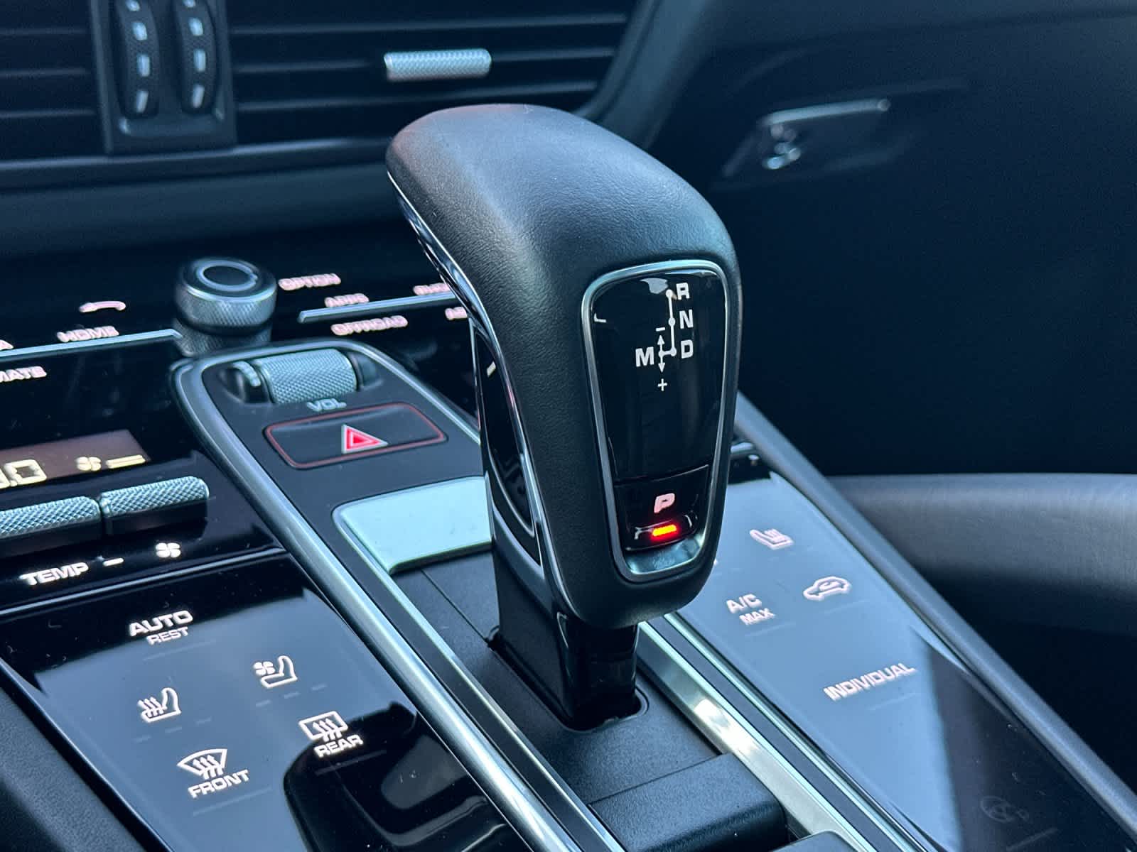 Thumbnail: 2023 Porsche Cayenne - 25