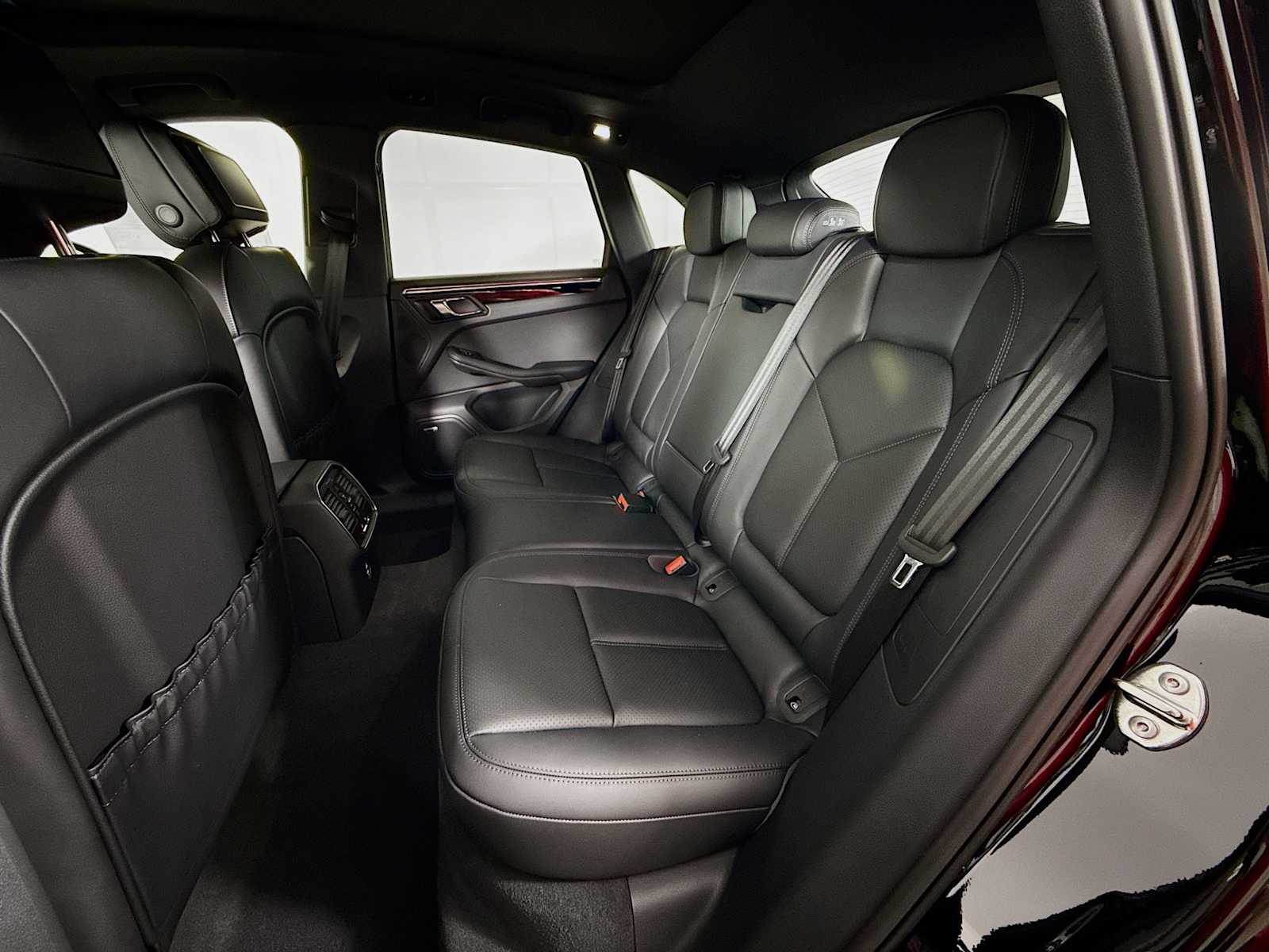 Thumbnail: 2025 Porsche Macan - 17