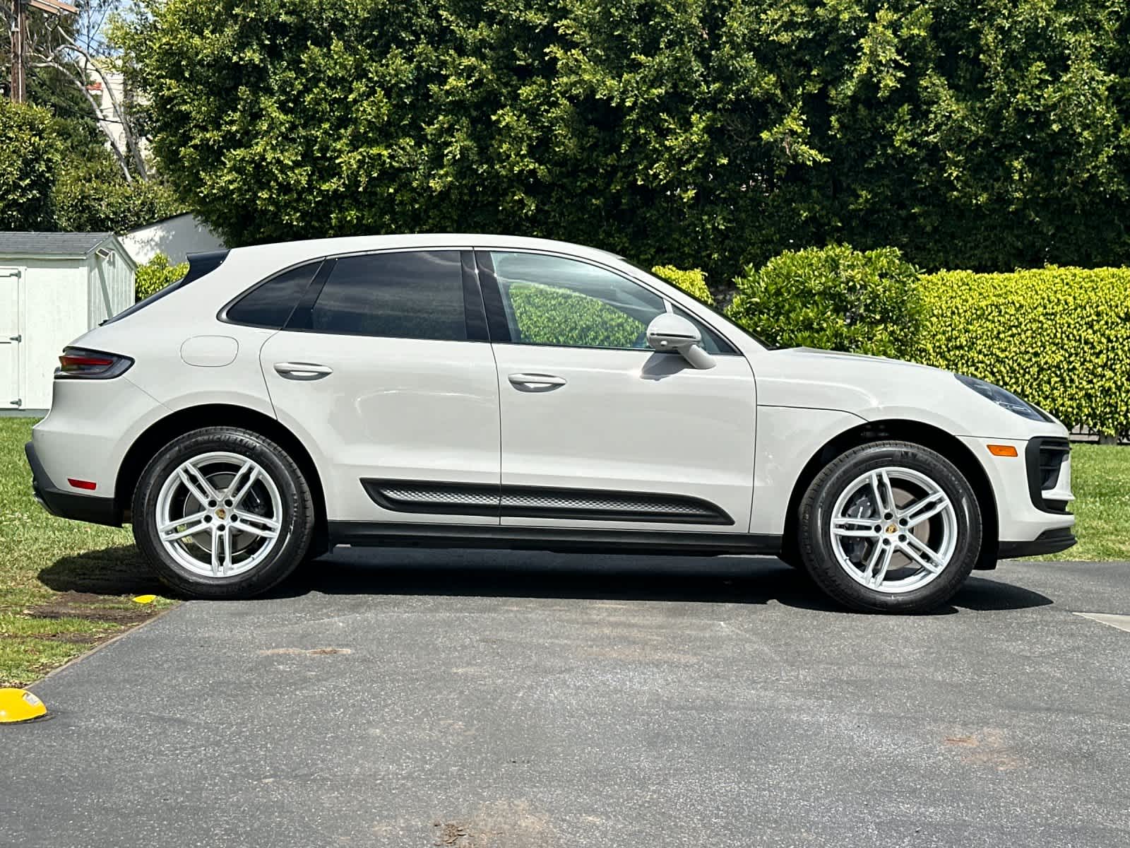 Thumbnail: 2025 Porsche Macan - 9
