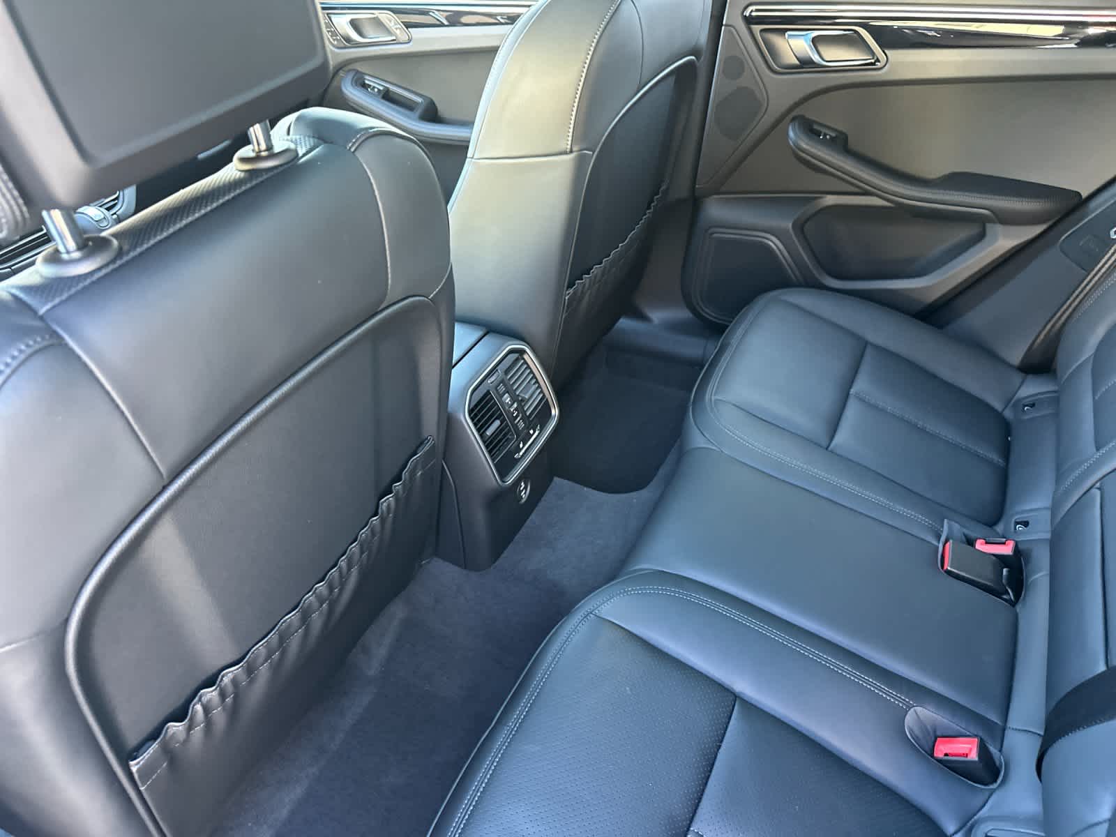 Thumbnail: 2026 Porsche Macan - 13