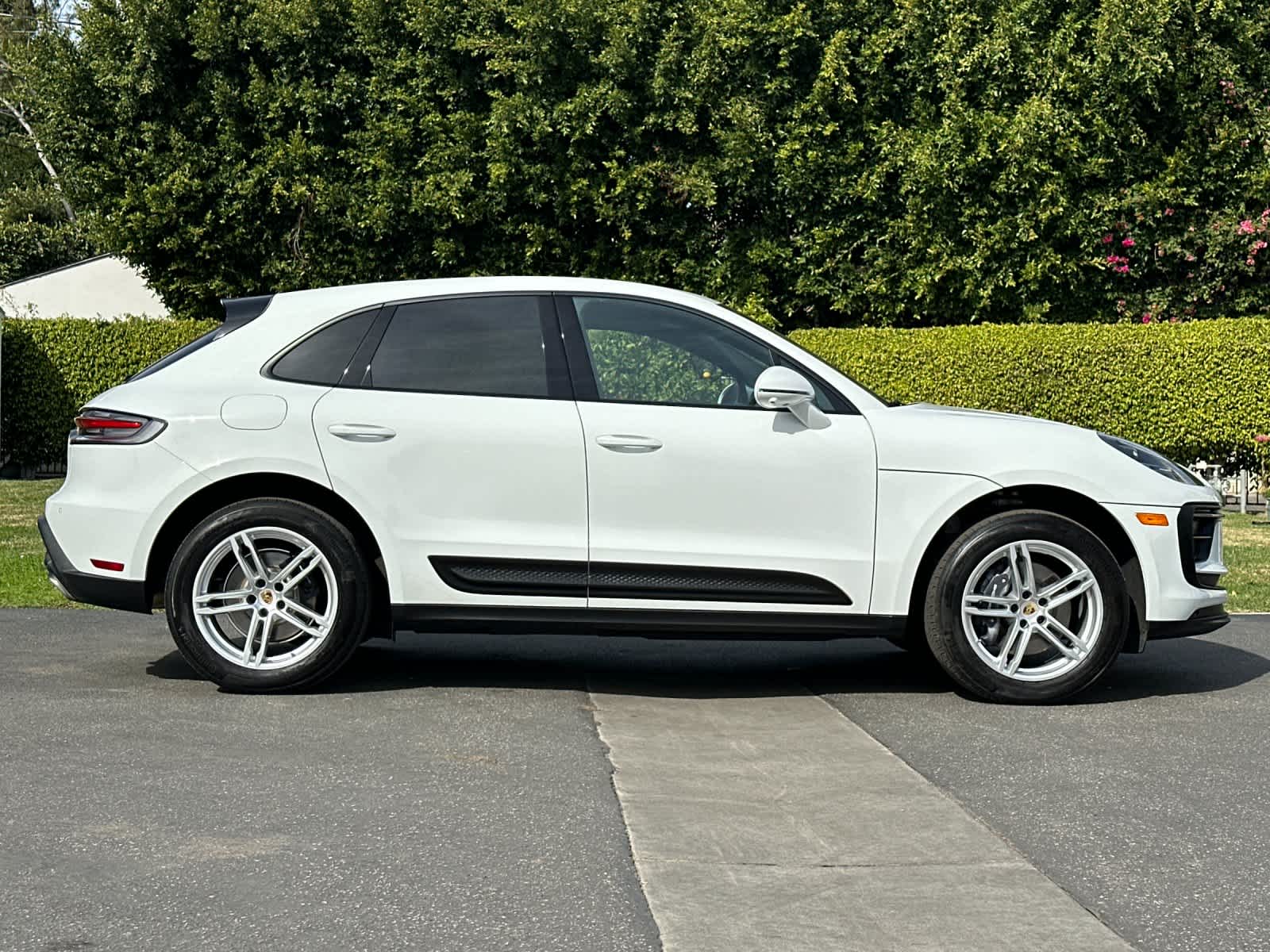 Thumbnail: 2025 Porsche Macan - 9