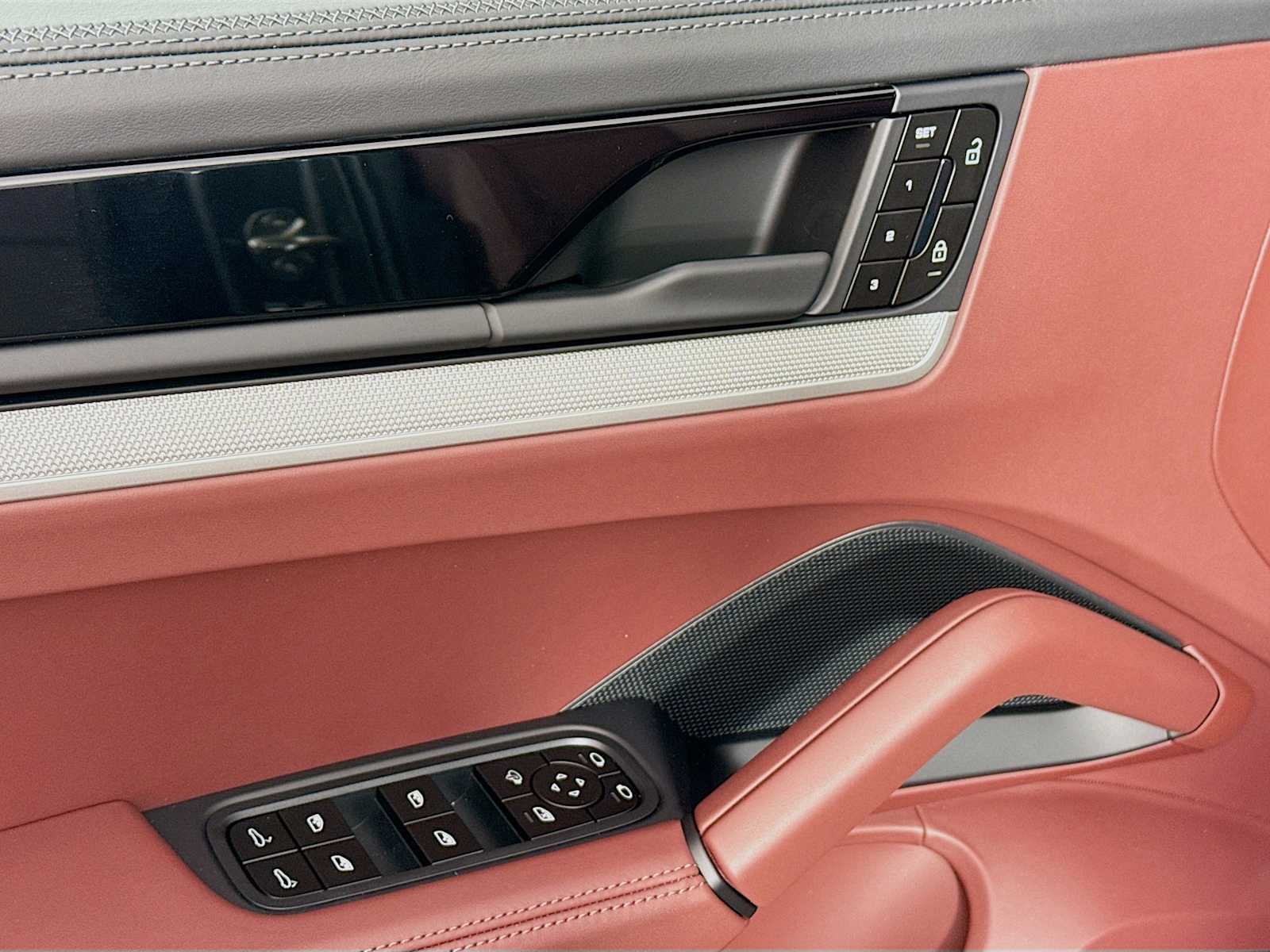 Thumbnail: 2025 Porsche Cayenne - 14