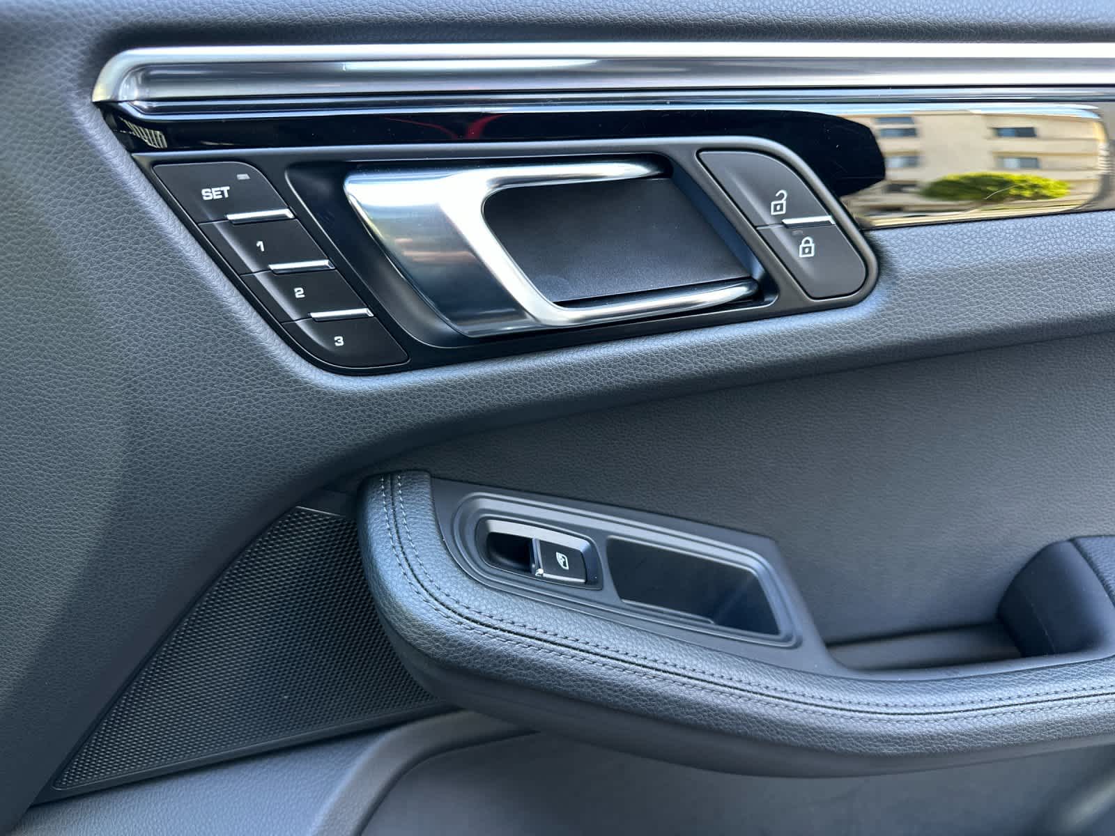 Thumbnail: 2025 Porsche Macan - 19