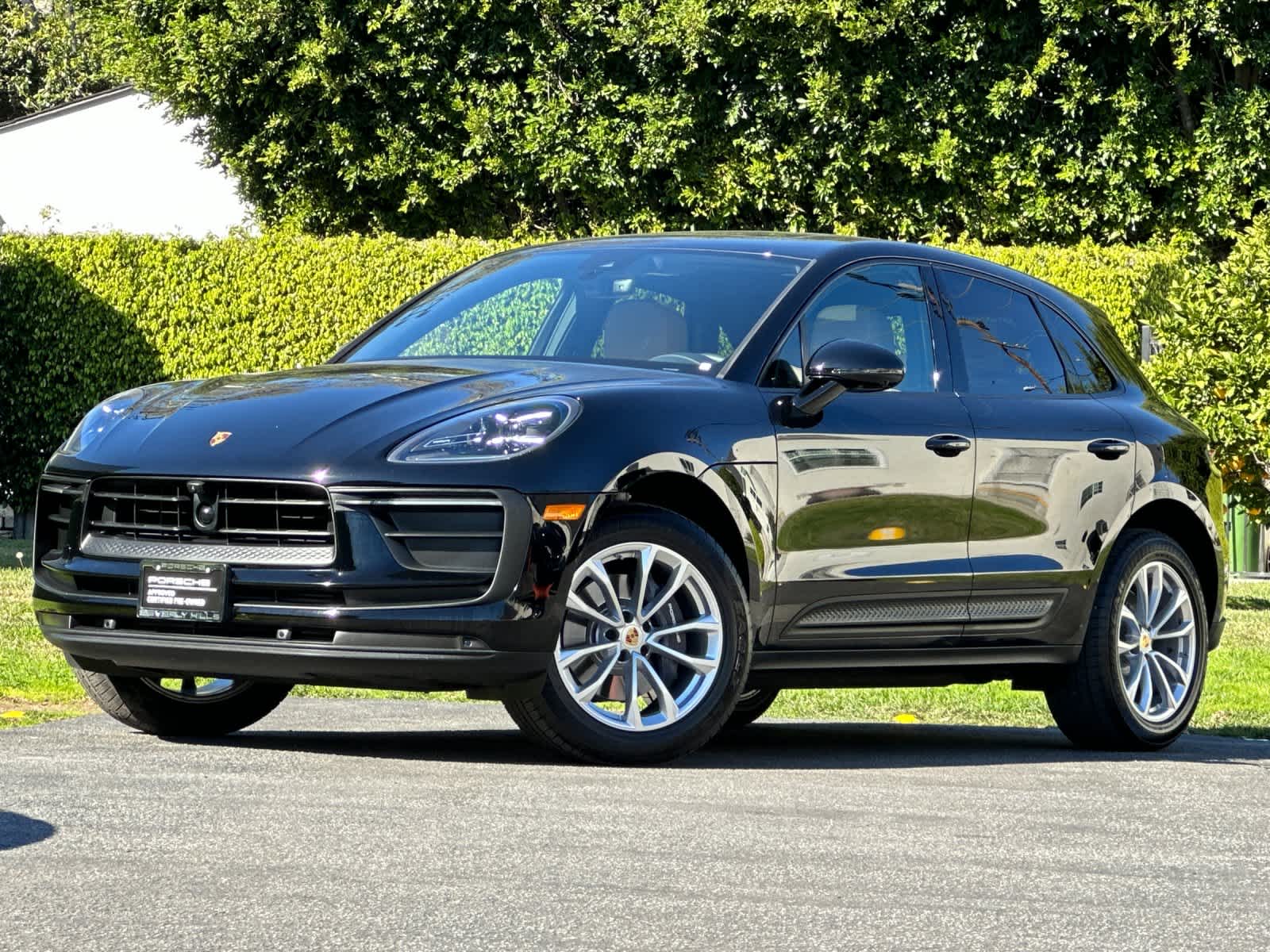 Thumbnail: 2025 Porsche Macan - 1