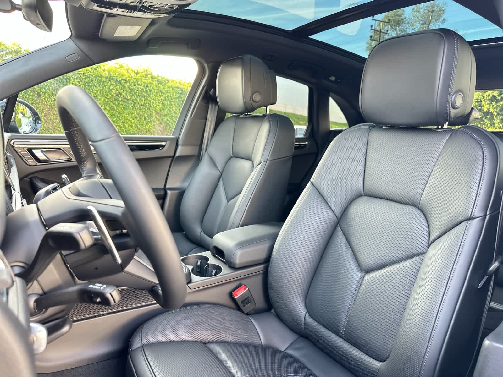 Thumbnail: 2026 Porsche Macan - 5