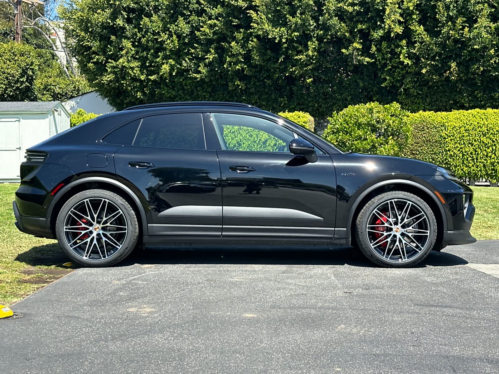 Thumbnail: 2026 Porsche Macan - 9