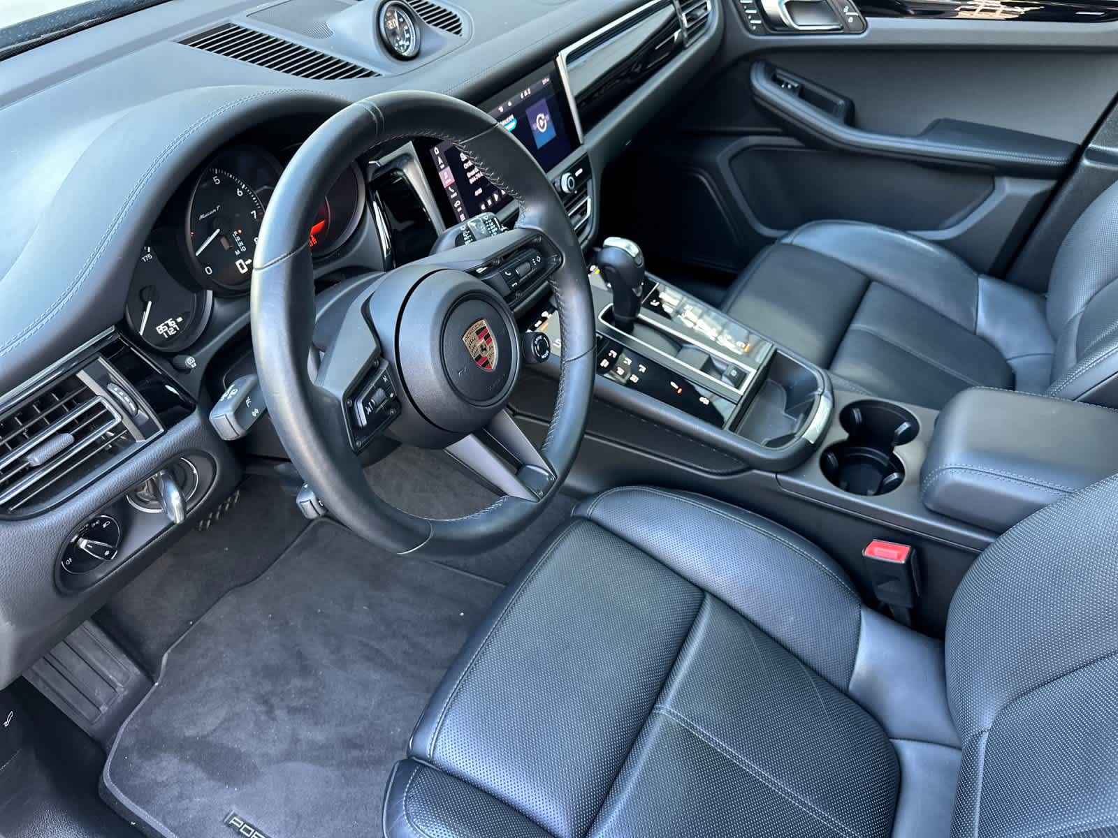 Thumbnail: 2025 Porsche Macan - 4