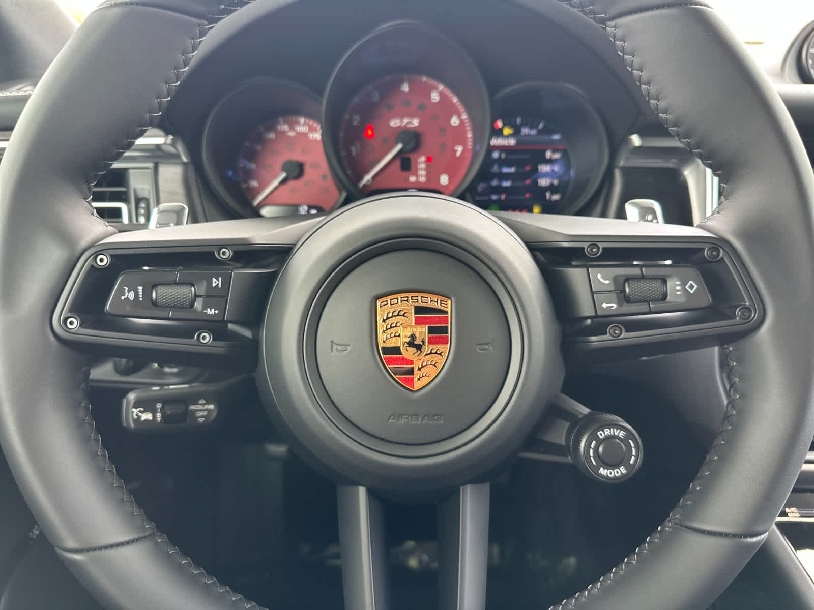 Thumbnail: 2026 Porsche Macan - 25