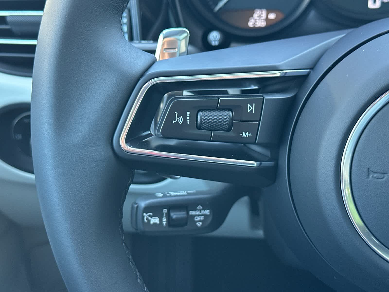 Thumbnail: 2026 Porsche Macan - 27