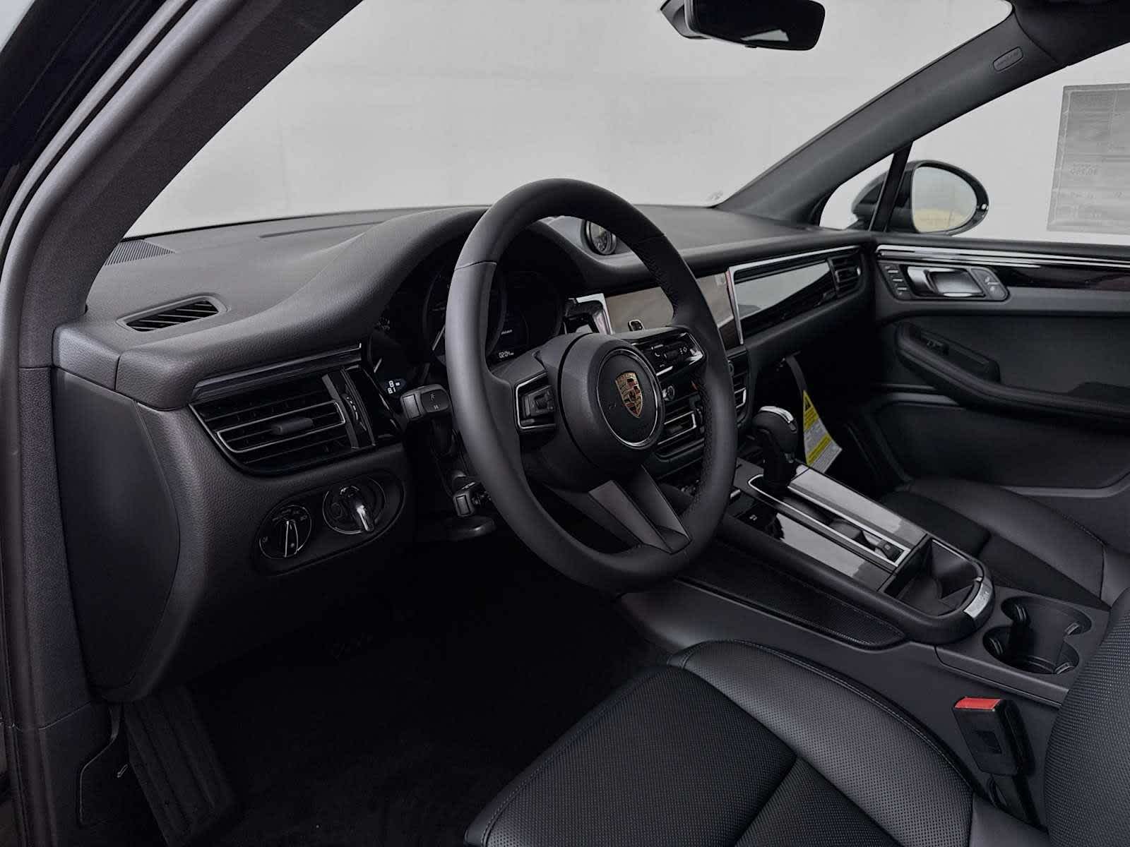 Thumbnail: 2026 Porsche Macan - 4