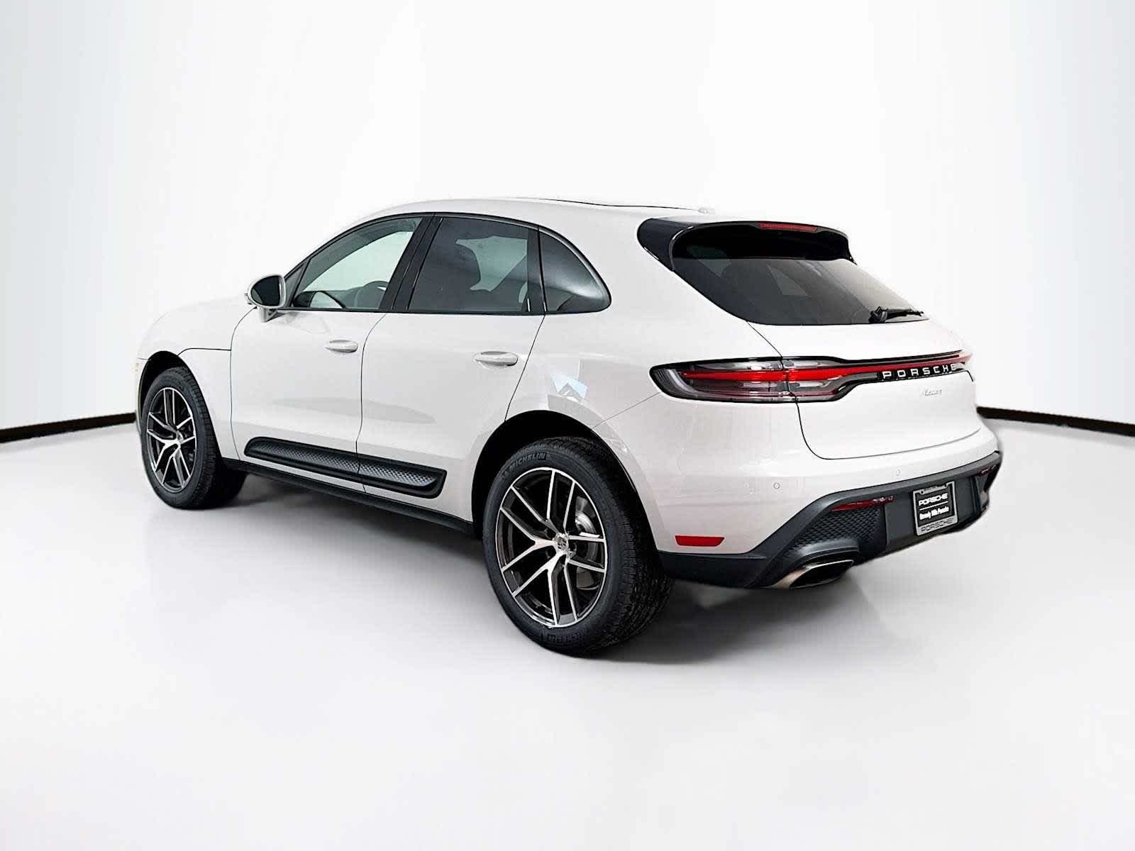 Thumbnail: 2026 Porsche Macan - 3