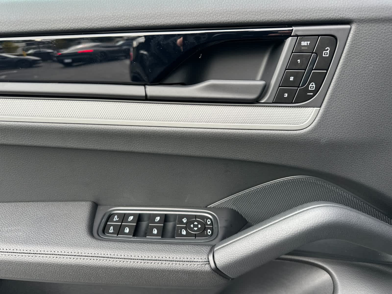 Thumbnail: 2026 Porsche Cayenne - 12