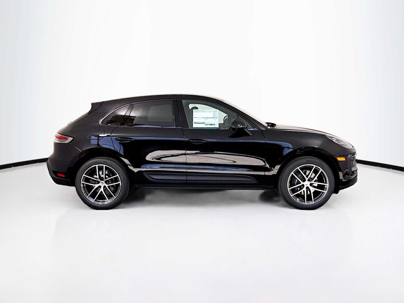 Thumbnail: 2026 Porsche Macan - 8
