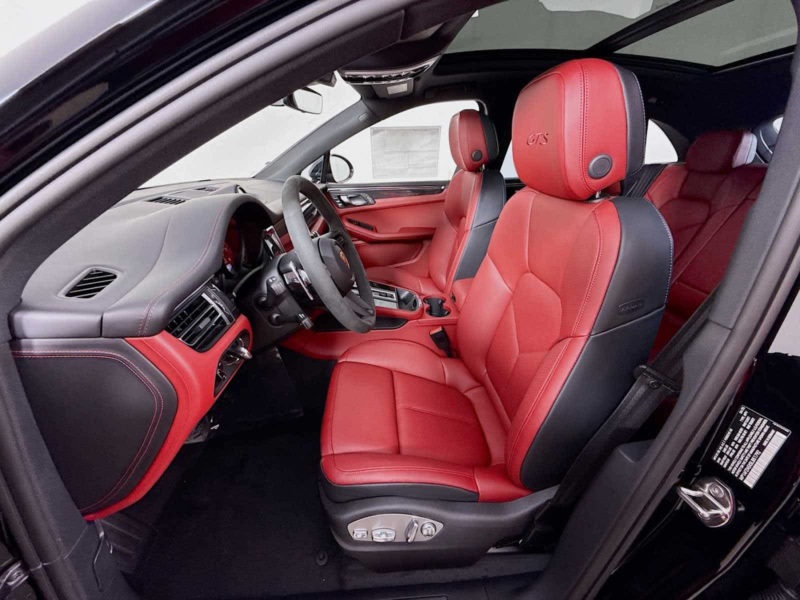 Thumbnail: 2025 Porsche Macan - 5