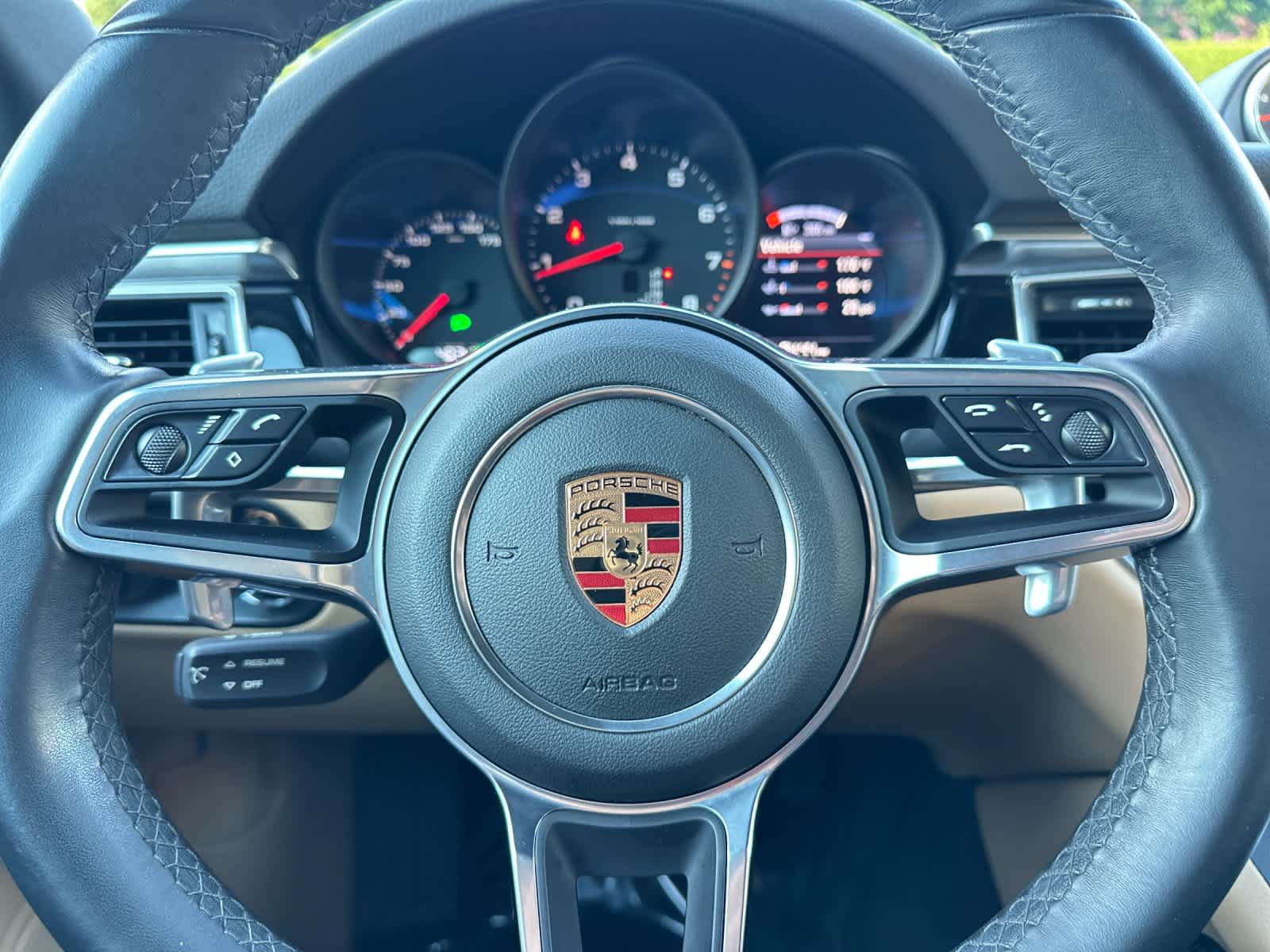 Thumbnail: 2018 Porsche Macan - 26