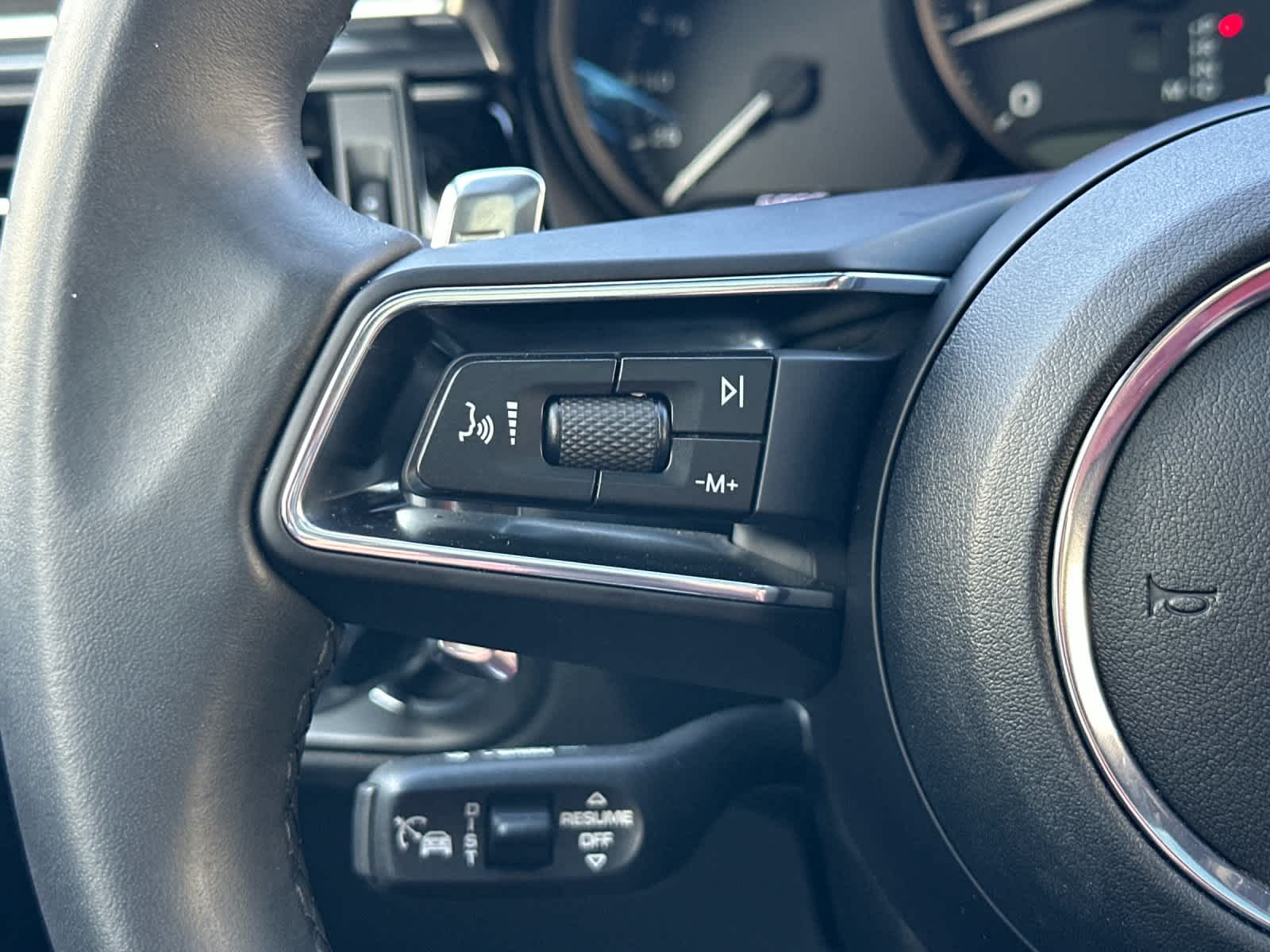 Thumbnail: 2025 Porsche Macan - 27