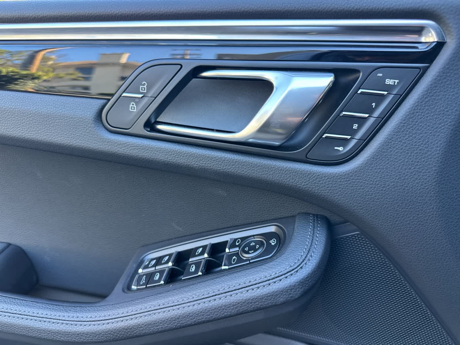 Thumbnail: 2025 Porsche Macan - 12